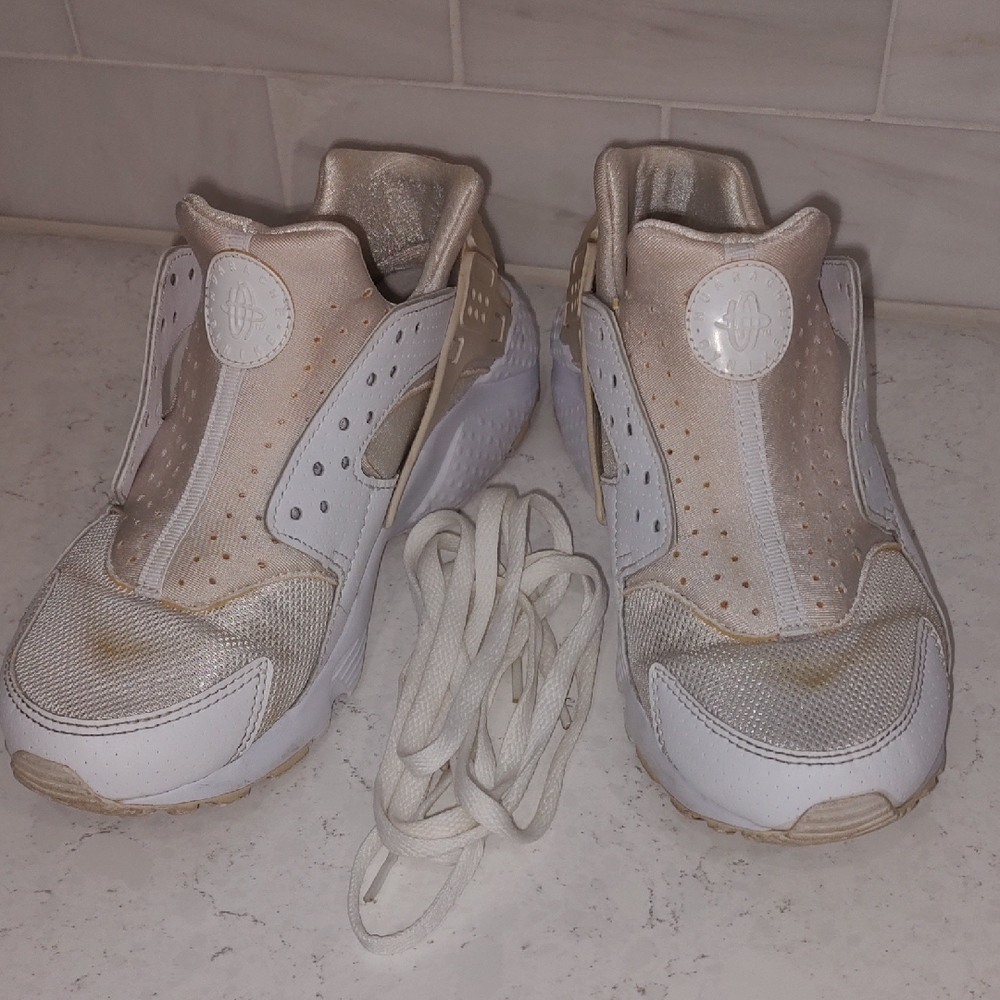 Nike Huarache White and Cream Youth Sneakers Size 6.5Y